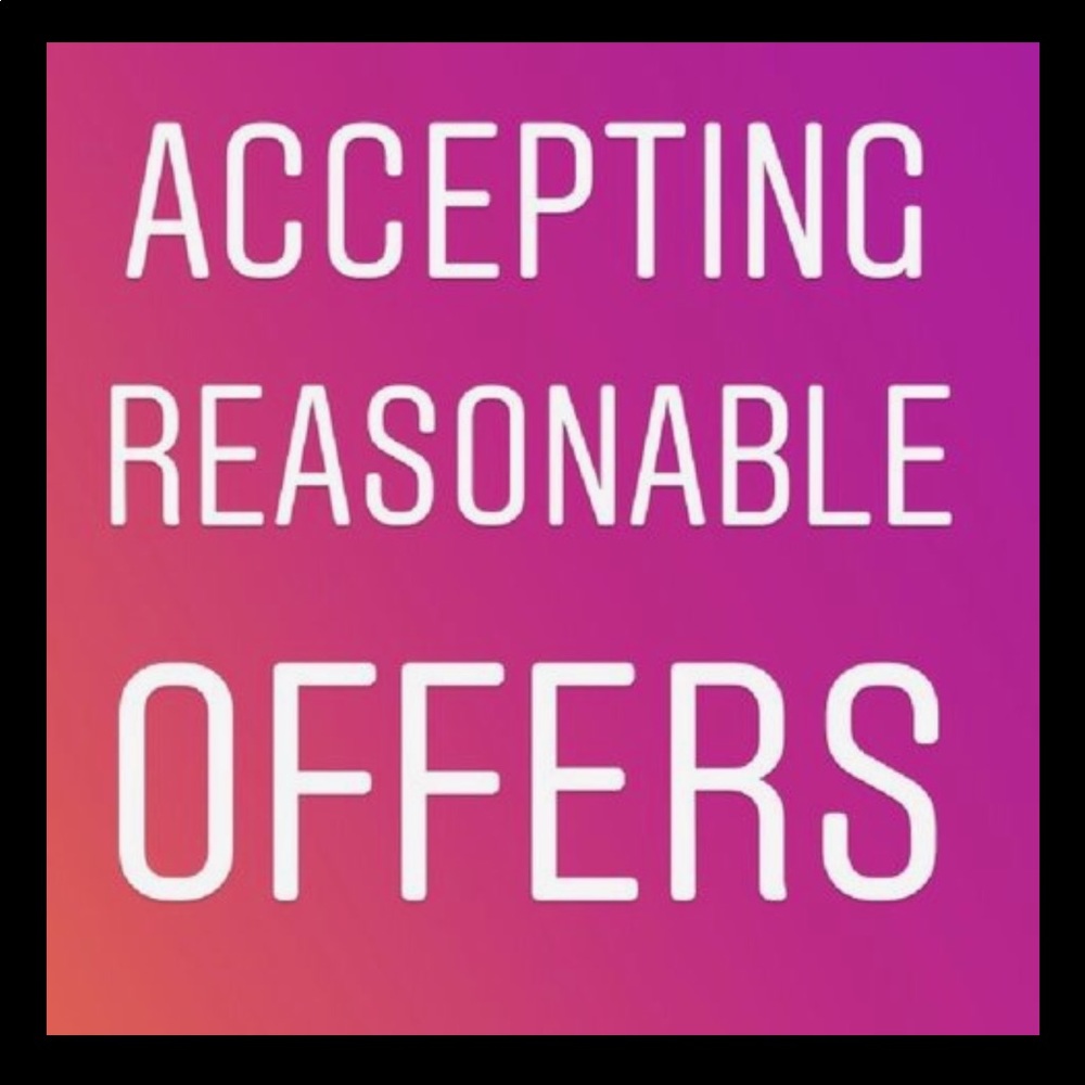 Accepting reasonable offers👗❤️👗
